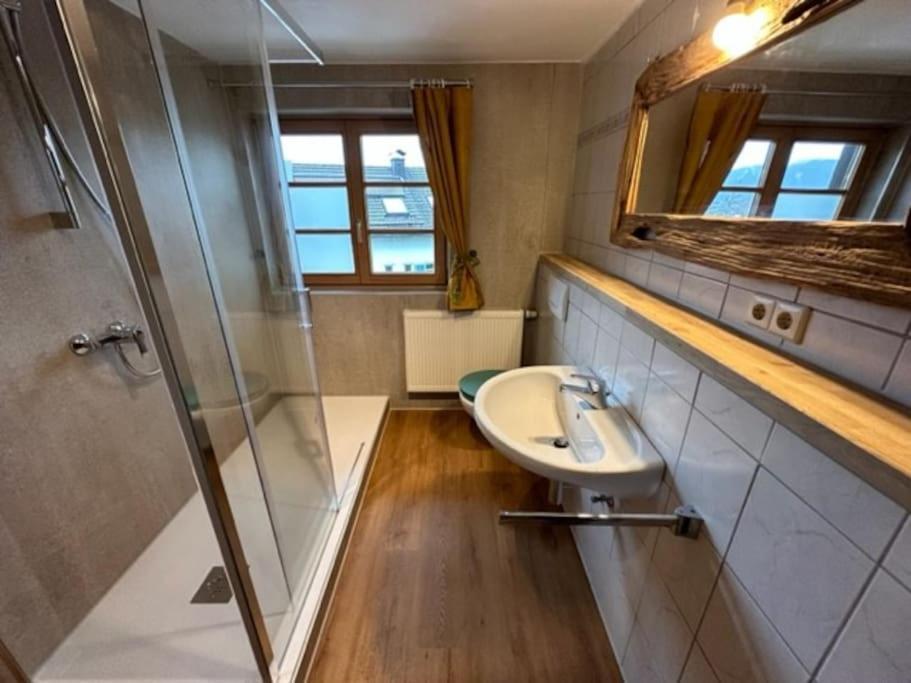 Charmante Farbenfrohe Wohnung Fuer Zwei Fischbachau Ngoại thất bức ảnh